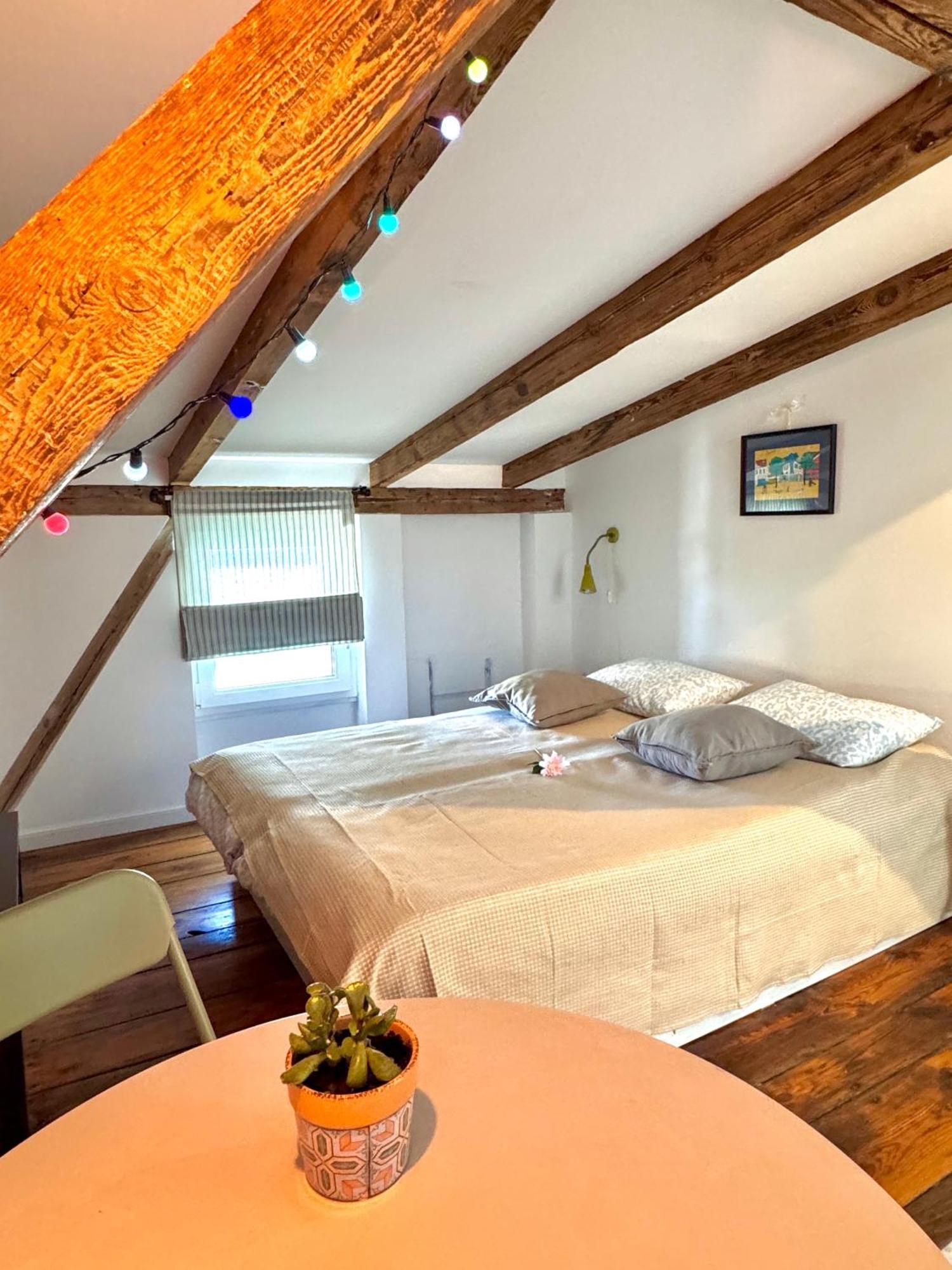 Pocztowka Spod Dachu Apartment